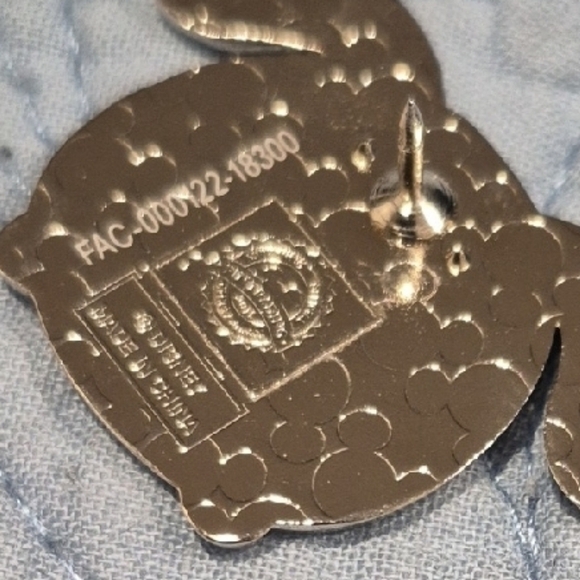 Disney Tsum Tsum Mystery Pin Pack - Oswald ONLY Disney - Picture 3 of 4